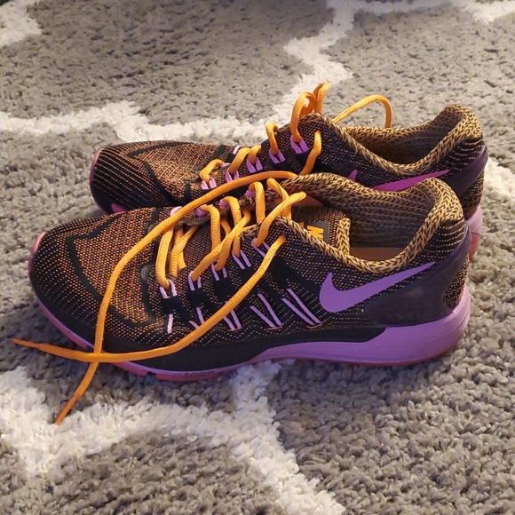 Nike Shoes - Zoom structure 18